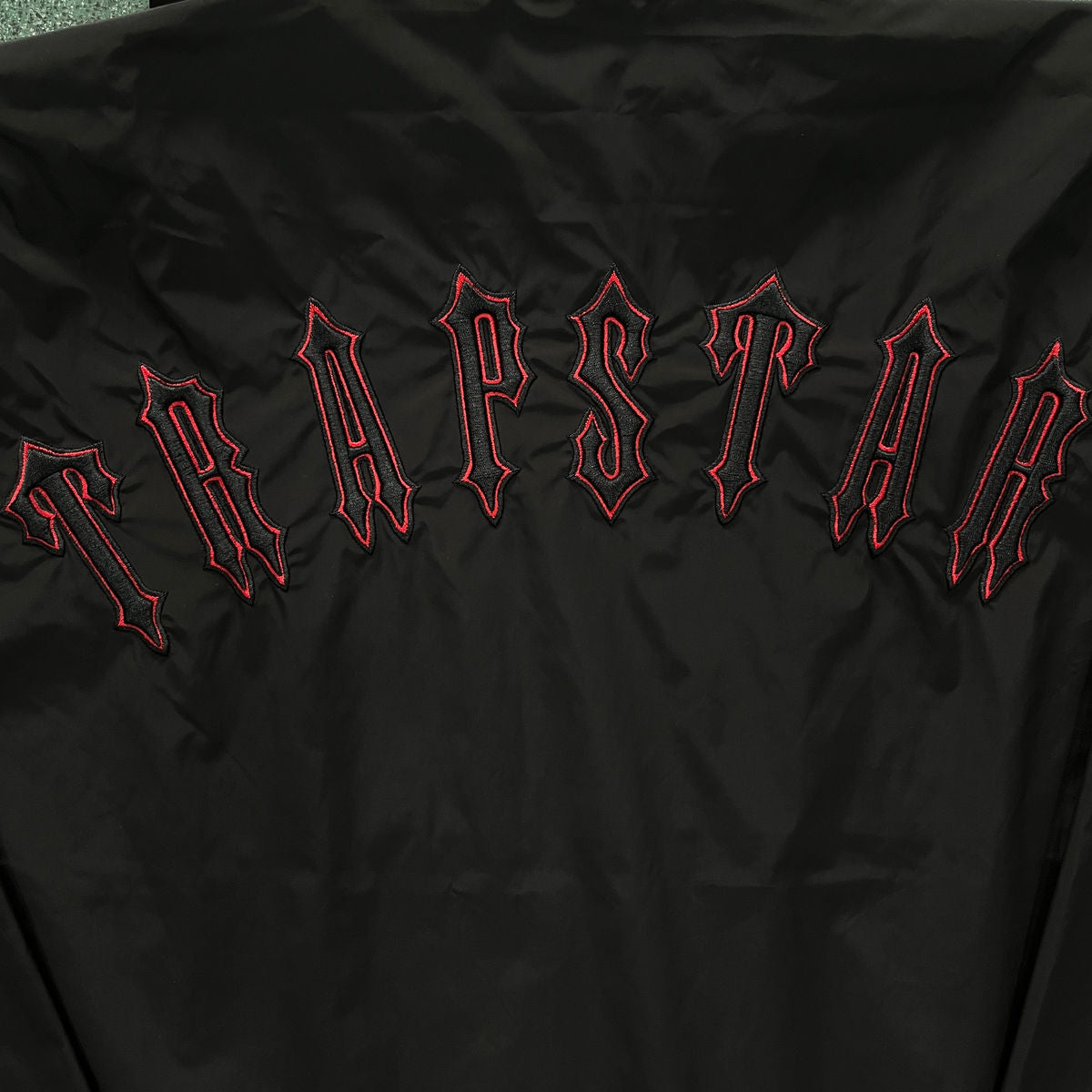 Trapstar Irongate T Windbreaker Jacket - (BLACK/RED)
