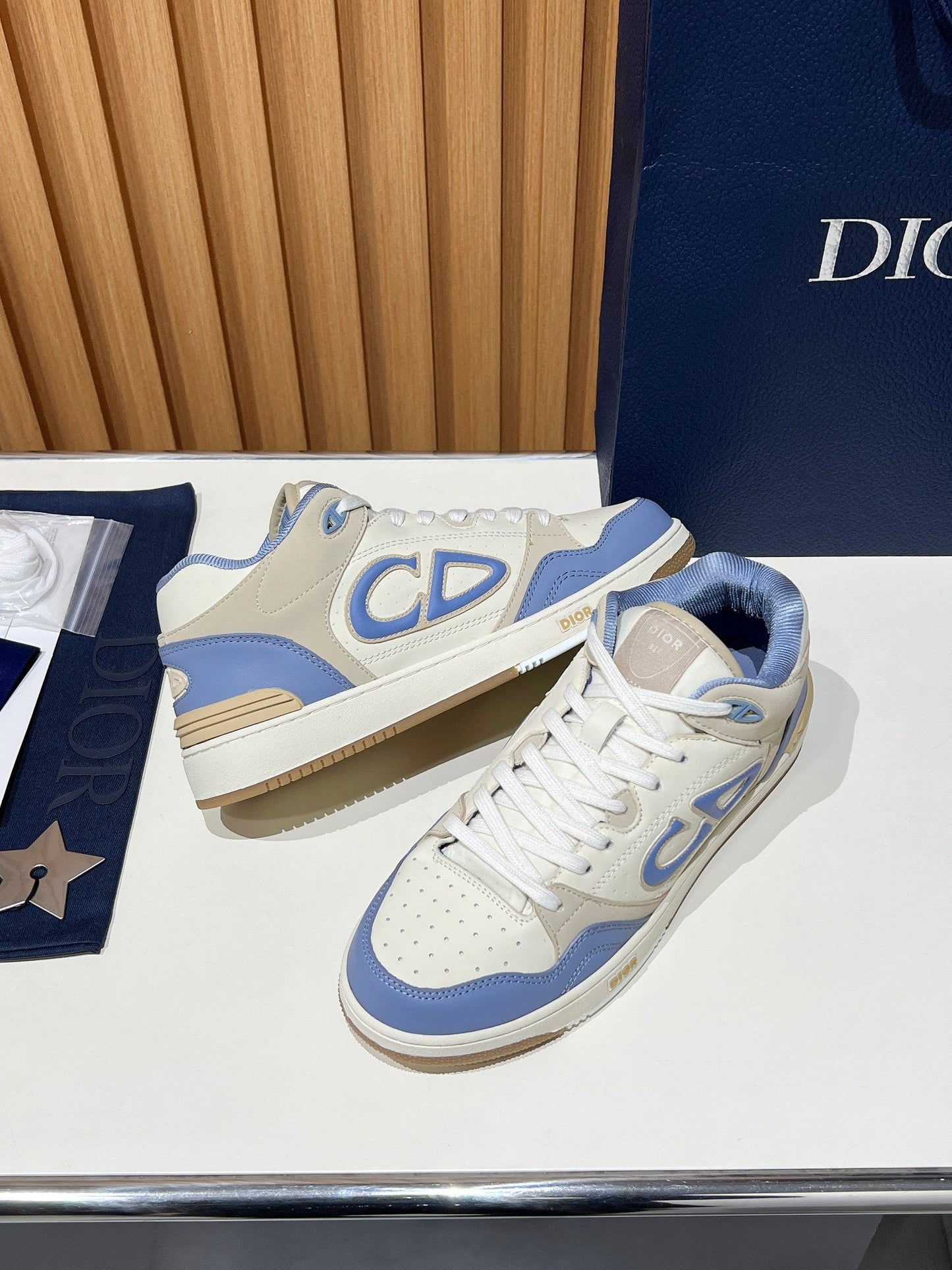 Dior B57 Mid Blue/Cream/Light
