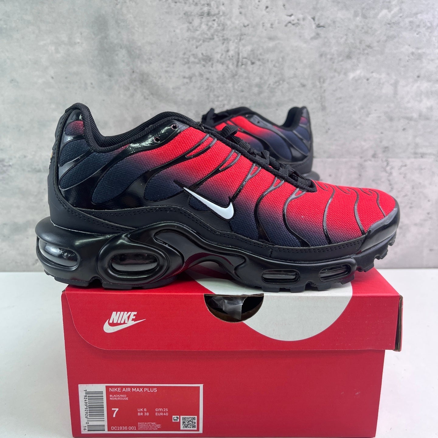 Nike Air Max Plus TN Gradient Black Red