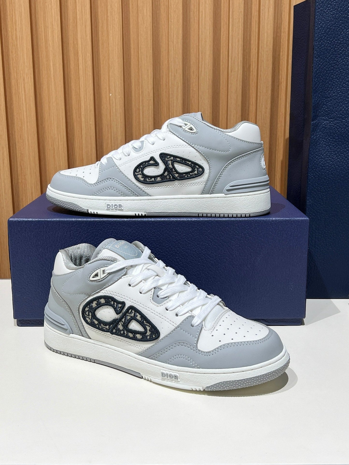 Dior B57 Mid Grey/White