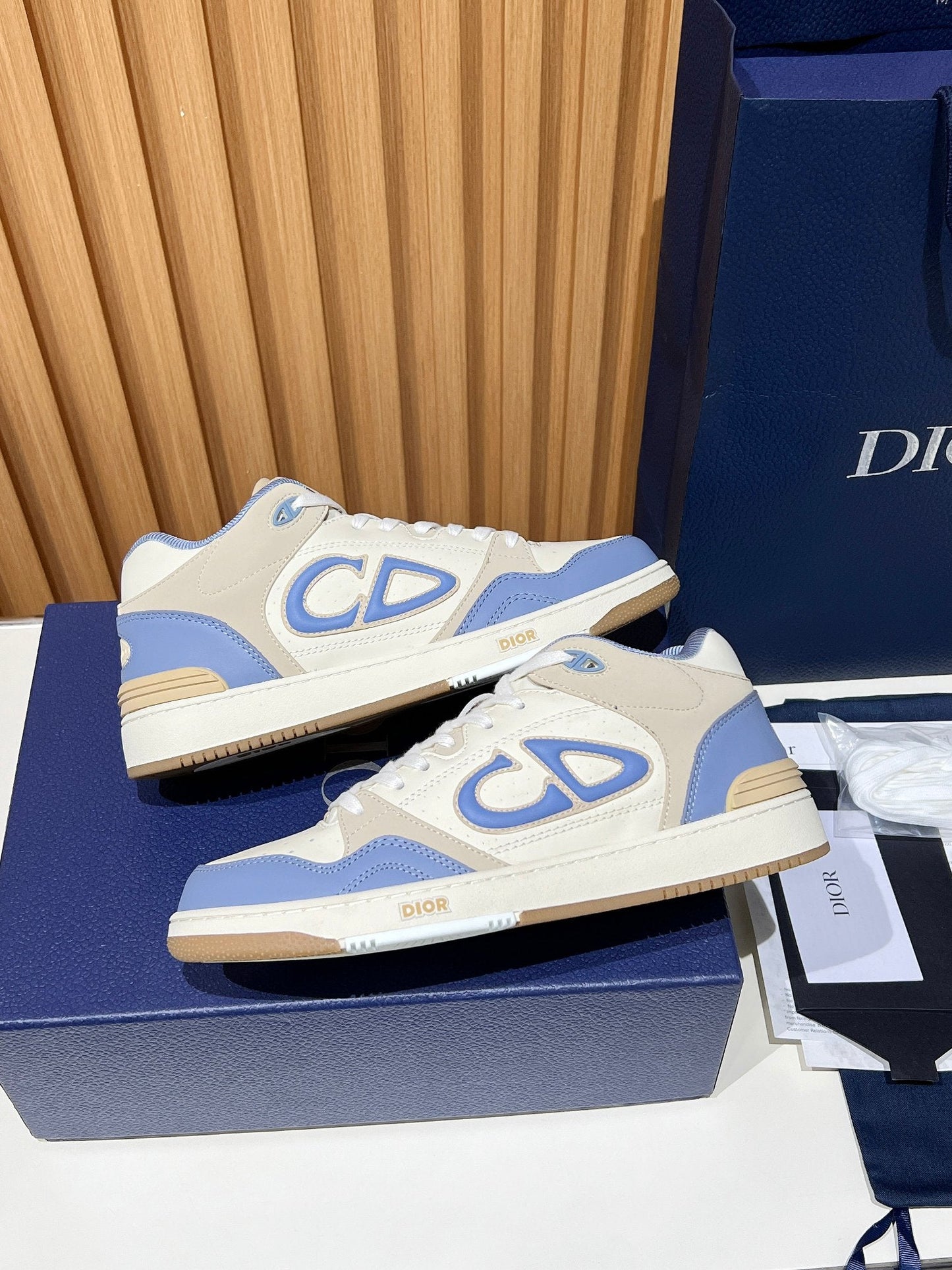 Dior B57 Mid Blue/Cream/Light