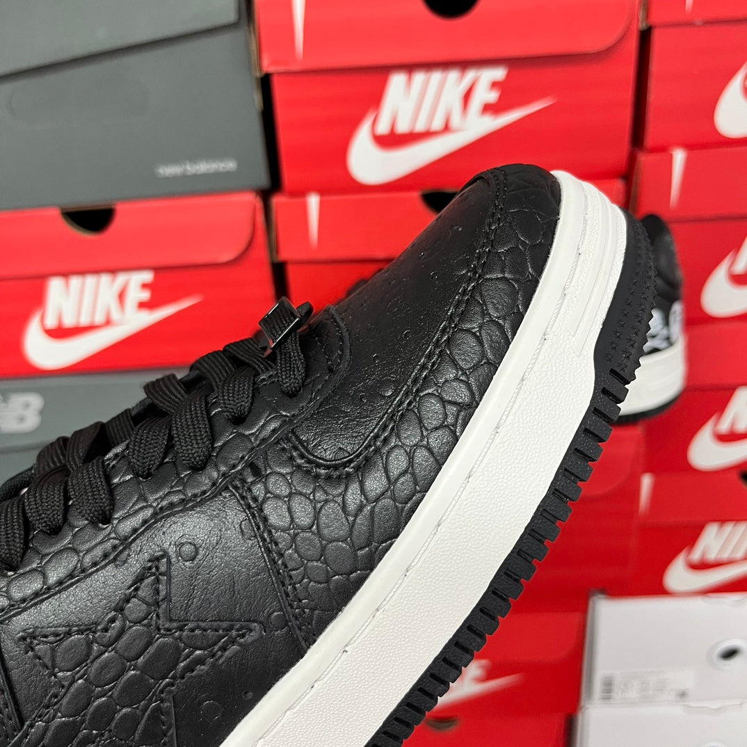 A Bathing Ape Bapesta Skull - (BLACK/WHITE)