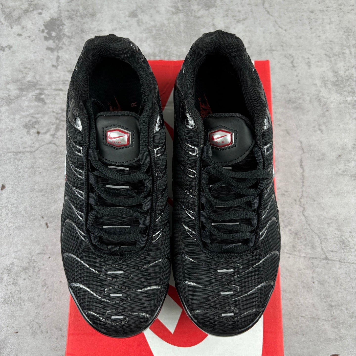 Nike Air Max Plus TN Metallic Black Red