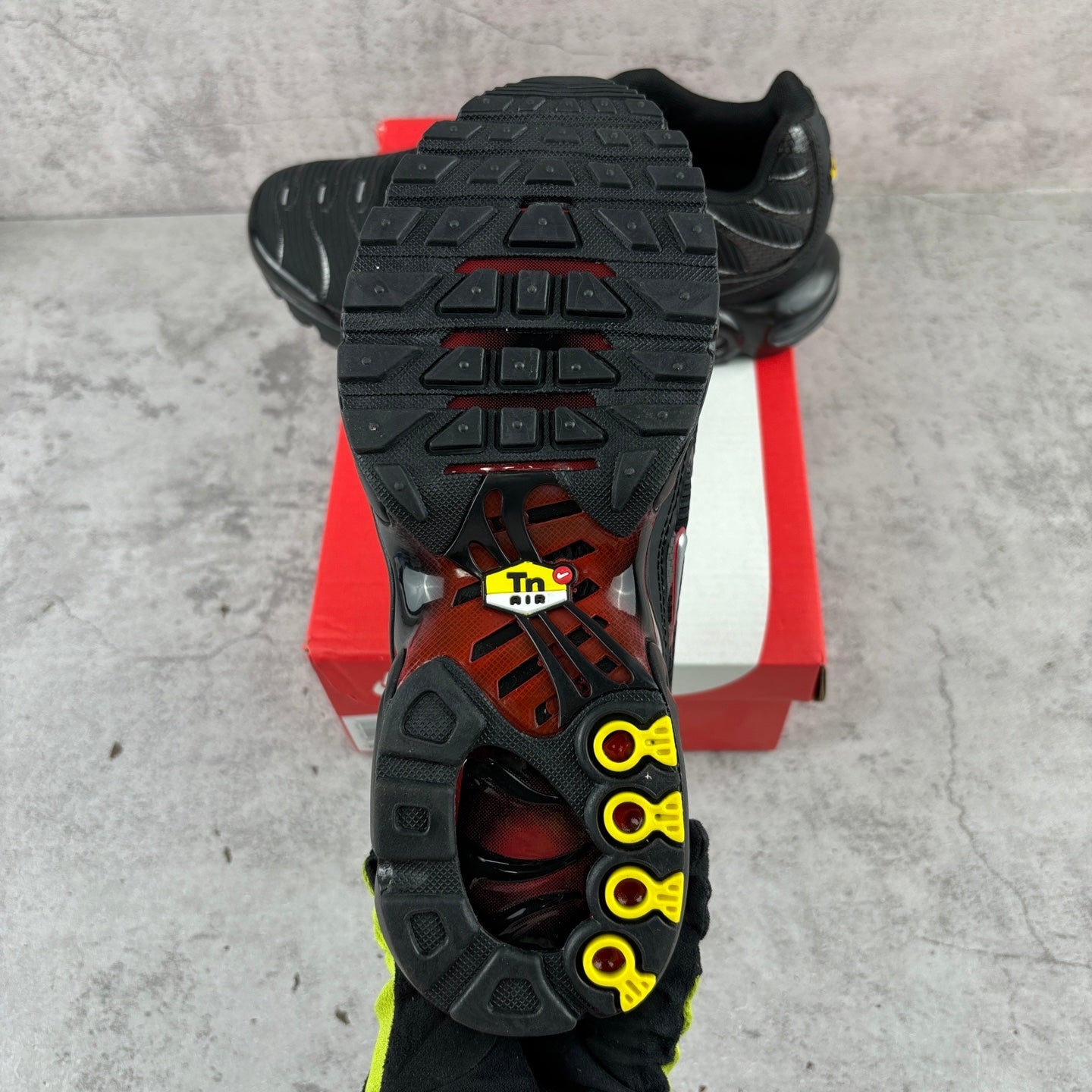 Nike Air Max Plus TN Metallic Black Red