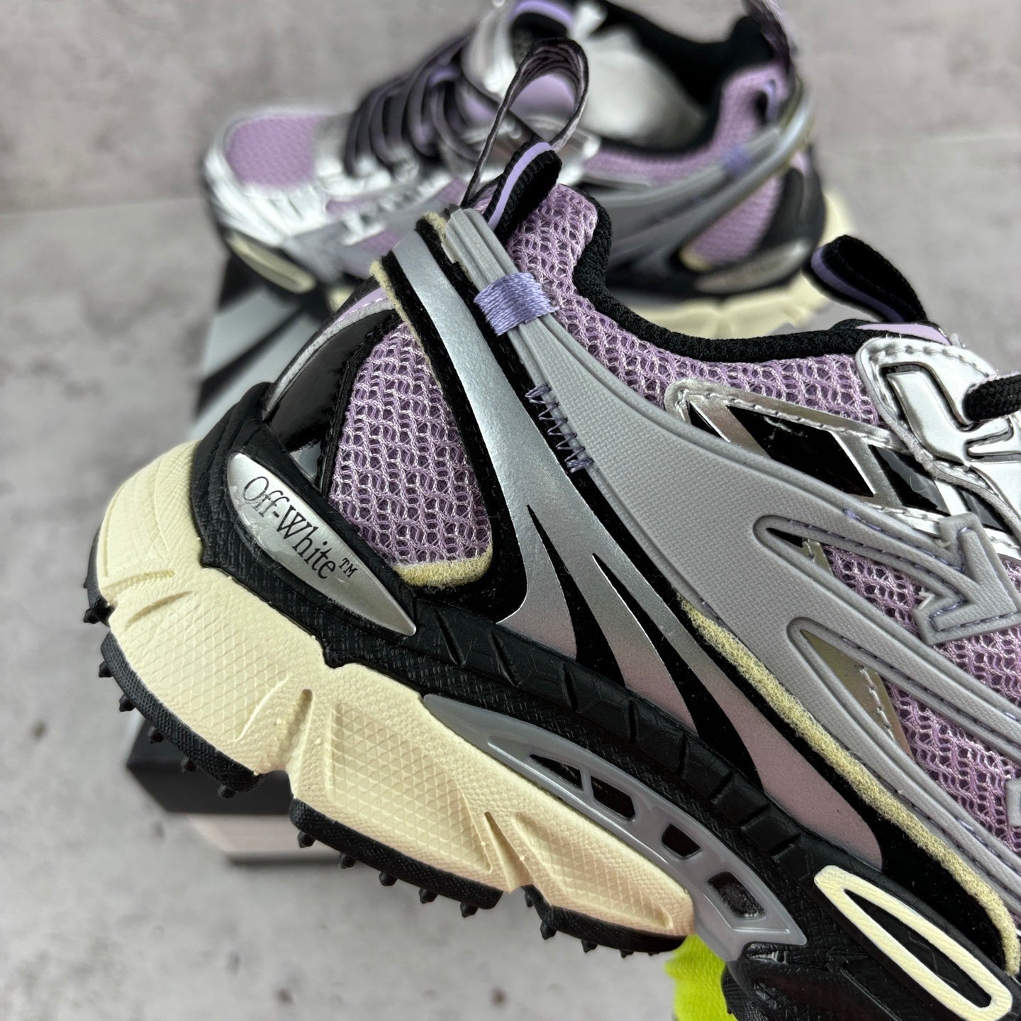 Off-White Be Right Back Grey Black Lilas